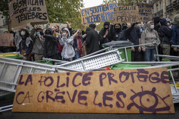 Students Demonstration outside Science Po Paris Students on Boulevard Saint Germain during a demonstration outside Science Po in Paris, France on October 7 2026 in support of high school students. Photo by Eliot Blondet ABACAPRESS.COM Paris France  Copyright: xBlondetxEliot ABACAx