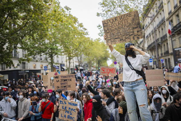 Students Demonstration outside Science Po Paris Students on Boulevard Saint Germain during a demonstration outside Science Po in Paris, France on October 7 2026 in support of high school students. Photo by Eliot Blondet ABACAPRESS.COM Paris France  Copyright: xBlondetxEliot ABACAx