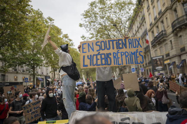 Students Demonstration outside Science Po Paris Students on Boulevard Saint Germain during a demonstration outside Science Po in Paris, France on October 7 2026 in support of high school students. Photo by Eliot Blondet ABACAPRESS.COM Paris France  Copyright: xBlondetxEliot ABACAx