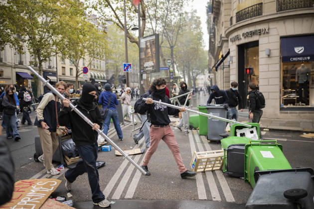Students Demonstration outside Science Po Paris Students on Boulevard Saint Germain during a demonstration outside Science Po in Paris, France on October 7 2026 in support of high school students. Photo by Eliot Blondet ABACAPRESS.COM Paris France  Copyright: xBlondetxEliot ABACAx