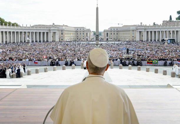 Pope Leo XIV Leads The General Audience - Vatican Pope Leo XIV attends the weekly general audience in Saint Peter’s square, Vatican on October 7, 2026. Photo by (EV) Simone Risoluti Vatican Media ABACAPRESS.COM Rome  Copyright: xABACAx