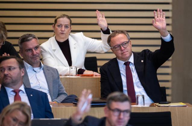 8 THURINGIAN STATE PARLIAMENT 56th PLENARY SESSION ** FOR EDITORIAL USE ONLY ** EDITORIAL USE ONLY ** Oct. 7, 2026, Erfurt, Thuringian State Parliament, 8th Legislative Term, 56th Plenary Session. Photo: Beate Meißner (CDU), Thuringian Minister of Justice, Migration, and Consumer Protection; Minister-President Mario Voigt (CDU). Germany, Thuringia, Erfurt. Copyright Sas Copyright: SaschaxFromm doc87xek419gqt1e2uqwtf2 ,EDITORIAL USE ONLY Copyright: SaschaxFromm