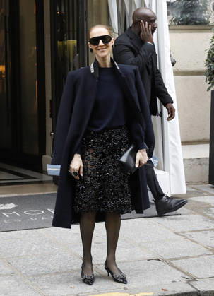 Céline Dion greets her fans in the rain as she leaves the Royal Monceau Hotel in Paris, before heading to the La Plénitude Arena in Paris La Défense to continue her concert series, October 7, 2026 Marc Ausset Lacroix Bestimage Celine Dion greets fans in the rain as she leaves the Royal Monceau Hotel in Paris, before heading to the La Plénitude Arena at Paris La Défense to continue her concert series on October 7, 2026 Paris, France  Copyright: xMarcxAussetxLacroixx xBestimagexMarcxAussetxLacroixx xBestimagex