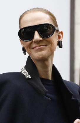 Céline Dion greets her fans in the rain as she leaves the Royal Monceau Hotel in Paris, before heading to the La Plénitude Arena in Paris La Défense to continue her concert series, October 7, 2026 Marc Ausset Lacroix Bestimage Celine Dion greets fans in the rain as she leaves the Royal Monceau Hotel in Paris, before heading to the La Plénitude Arena at Paris La Défense to continue her concert series on October 7, 2026 Paris, France  Copyright: xMarcxAussetxLacroixx xBestimagexMarcxAussetxLacroixx xBestimagex