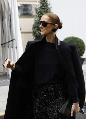 Céline Dion greets her fans in the rain as she leaves the Royal Monceau Hotel in Paris, before heading to the La Plénitude Arena in Paris La Défense to continue her concert series, October 7, 2026 Marc Ausset Lacroix Bestimage Celine Dion greets fans in the rain as she leaves the Royal Monceau Hotel in Paris, before heading to the La Plénitude Arena at Paris La Défense to continue her concert series on October 7, 2026 Paris, France  Copyright: xMarcxAussetxLacroixx xBestimagexMarcxAussetxLacroixx xBestimagex