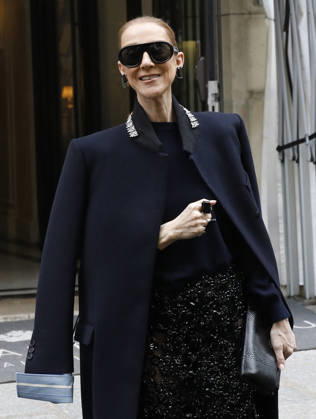 Céline Dion greets her fans in the rain as she leaves the Royal Monceau Hotel in Paris, before heading to the La Plénitude Arena in Paris La Défense to continue her concert series, October 7, 2026 Marc Ausset Lacroix Bestimage Celine Dion greets fans in the rain as she leaves the Royal Monceau Hotel in Paris, before heading to the La Plénitude Arena at Paris La Défense to continue her concert series on October 7, 2026 Paris France  Copyright: xMarcxAussetxLacroixx xBestimagexMarcxAussetxLacroixx xBestimagex