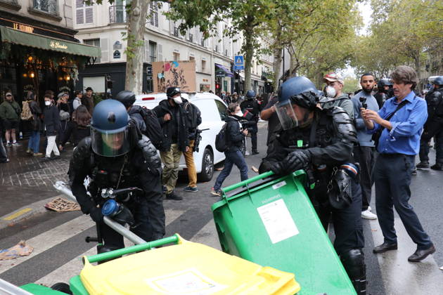 Student blockade near Sciences Po Paris PARIS, FRANCE - OCTOBER 7: A heavy police presence is deployed at the scene as students denounce conditions in the education system and express solidarity with mobilized high school students in Paris, France, on October 7, 2026. Students gather behind makeshift barricades made of trash bins and metal barriers near Sciences Po Paris as part of ongoing mobilization linked to the broader high school and university protest movement. Umit Donmez Anadolu Paris France. Editorial use only. Please get in touch for any other usage. Copyright: x2026xAnadoluxUmitxDonmezx