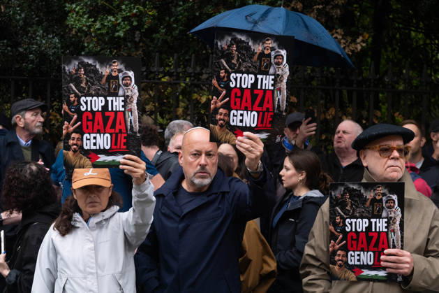 Pro-Palestinian protesters march In London LONDON, UNITED KINGDOM - OCTOBER 7: Pro-Israel counter-demonstrators stand opposite a pro-Palestinian student march in London, United Kingdom, on October 7, 2026, marking the third anniversary of the October 7, 2023 attacks. Thomas Krych Anadolu London United Kingdom. Editorial use only. Please get in touch for any other usage. Copyright: x2026xAnadoluxThomasxKrychx