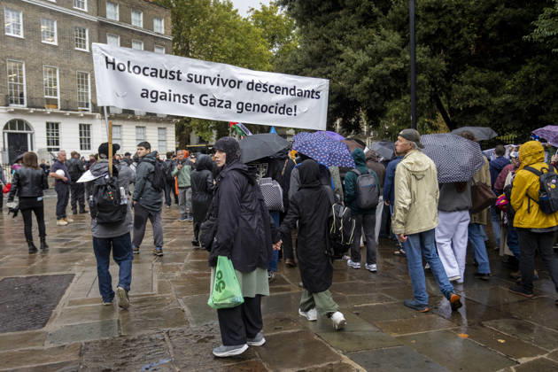 Pro-Israel Counter-Protest Disrupts Pro-Palestine Student March Russell Square, London, October 7, 2026 A pro-Palestine student march travelled from Lincoln™s Inn Fields towards Russell Square, where pro-Israel counter-protesters gathered with Israeli flags and placards. The counter-protest disrupted the student demonstration as police maintained a presence and kept the two groups separated., Credit:Zak Irfan Avalon Copyright: xZakxIrfanx xAvalonx 1141227577