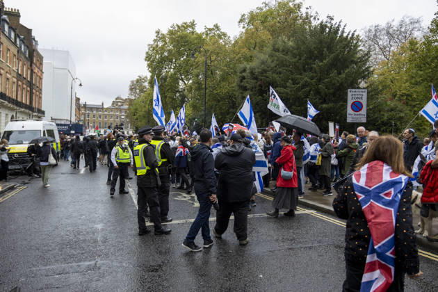 Pro-Israel Counter-Protest Disrupts Pro-Palestine Student March Russell Square, London, October 7, 2026 A pro-Palestine student march travelled from Lincoln™s Inn Fields towards Russell Square, where pro-Israel counter-protesters gathered with Israeli flags and placards. The counter-protest disrupted the student demonstration as police maintained a presence and kept the two groups separated., Credit:Zak Irfan Avalon Copyright: xZakxIrfanx xAvalonx 1141227632