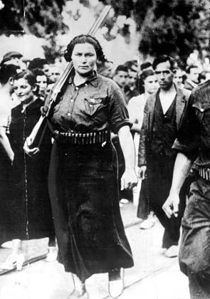 Down Arms! - One of the Spanish Amazons, who under an order issued by General Miaja, Supreme Commander in Madrid, must retire from the front lines of battle. October 05, 1936.  Copyright: xCopyrightxUnknownx 5513-76016082