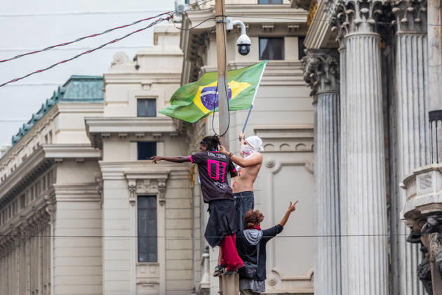 October 7, 2026: Rio de Janeiro, Brazil. October 7, 2026. March for Democracy: Students gather to protest the rise of the far right and march through the city center (Cinelo¢ndia) in support of President Lula s candidacy. Photo: . - ZUMAl255 20261007_zip_l255_001 Copyright: xEllanxLustosax