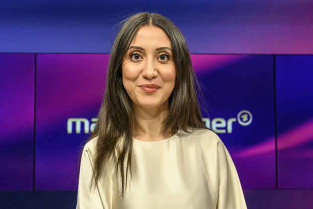 In the photo, from left: Alev Dogan, *The Pioneer*, GER, Berlin, studio, guest on *Maischberger*, political talk show, TV, program, with host Sandra Maischberger, *Das Erste*, from Adlershof, Studio 20, October 7, 2026, Copyright: HMBxMedia UwexKoch