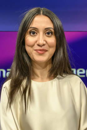 In the photo, from left: Alev Dogan, *The Pioneer*, GER, Berlin, studio, guest on *Maischberger*, political talk show, TV, program, with host Sandra Maischberger, *Das Erste*, from Adlershof, Studio 20, October 7, 2026, Copyright: HMBxMedia UwexKoch
