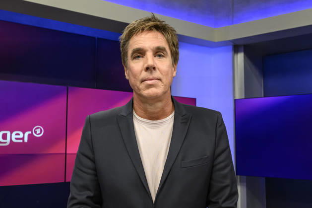 Pictured, from left: Markus Feldenkirchen, *Der Spiegel*, Germany, Berlin, studio, guest on *Maischberger*, political talk show, TV, program, with host Sandra Maischberger, *Das Erste*, from Adlershof, Studio 20, October 7, 2026, Copyright: HMBxMedia UwexKoch