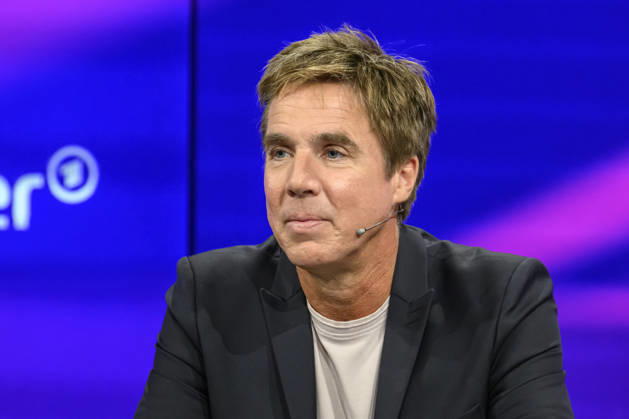 Pictured, from left: Markus Feldenkirchen, *Der Spiegel*, GER, Berlin, studio, guest on *Maischberger*, political talk show, TV, program, with host Sandra Maischberger, *Das Erste*, from Adlershof, Studio 20, October 7, 2026, Copyright: HMBxMedia UwexKoch