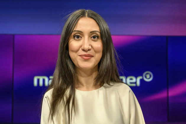 In the photo, from left: Alev Dogan, *The Pioneer*, GER, Berlin, studio, guest on *Maischberger*, political talk show, TV, program, with host Sandra Maischberger, *Das Erste*, from Adlershof, Studio 20, October 7, 2026, Copyright: HMBxMedia UwexKoch