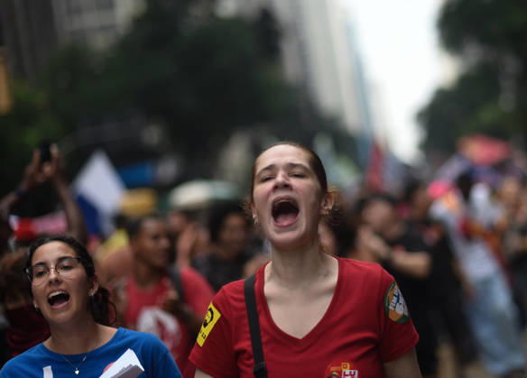 Thousands of demonstrators gathered in downtown Rio de Janeiro RIO DE JANEIRO, BRAZIL - OCTOBER 7: Thousands of demonstrators gathered in downtown in support of presidential candidate Luiz Inacio Lula da Silva (PT) ahead of the second round of Brazil’s presidential election in Rio de Janeiro on October 7, 2026. The demonstration, organized under the name Youth on the Streets for Democracy, began at Candelaria and continued with a march toward Cinelandia. Students gathered at noon for an event organized by the Rio de Janeiro State Students’ Union (UEE-RJ) as a peaceful demonstration in defense of democracy, student rights, education and equality. Fabio Teixeira Anadolu Rio de Janeiro Brazil. Editorial use only. Please get in touch for an  Copyright: x2026xAnadoluxFabioxTeixeirax