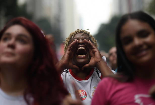 Thousands of demonstrators gathered in downtown Rio de Janeiro RIO DE JANEIRO, BRAZIL - OCTOBER 7: Thousands of demonstrators gathered in downtown in support of presidential candidate Luiz Inacio Lula da Silva (PT) ahead of the second round of Brazil’s presidential election in Rio de Janeiro on October 7, 2026. The demonstration, organized under the name Youth on the Streets for Democracy, began at Candelaria and continued with a march toward Cinelandia. Students gathered at noon for an event organized by the Rio de Janeiro State Students’ Union (UEE-RJ) as a peaceful demonstration in defense of democracy, student rights, education and equality. Fabio Teixeira Anadolu Rio de Janeiro Brazil. Editorial use only. Please get in touch for an  Copyright: x2026xAnadoluxFabioxTeixeirax