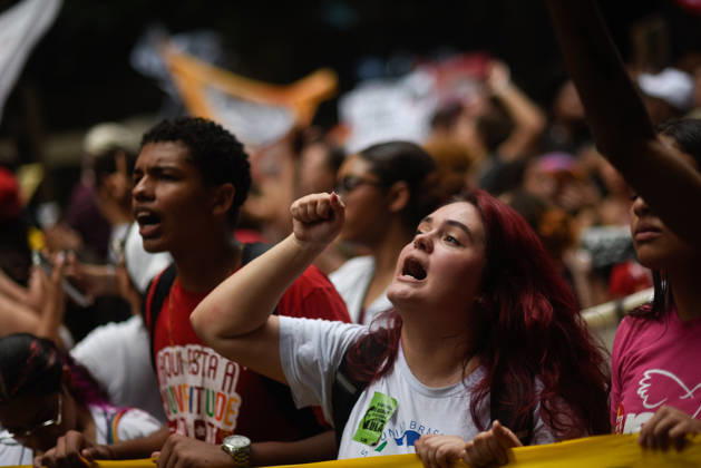 Thousands of demonstrators gathered in downtown Rio de Janeiro RIO DE JANEIRO, BRAZIL - OCTOBER 7: Thousands of demonstrators gathered in downtown in support of presidential candidate Luiz Inacio Lula da Silva (PT) ahead of the second round of Brazil’s presidential election in Rio de Janeiro on October 7, 2026. The demonstration, organized under the name Youth on the Streets for Democracy, began at Candelaria and continued with a march toward Cinelandia. Students gathered at noon for an event organized by the Rio de Janeiro State Students’ Union (UEE-RJ) as a peaceful demonstration in defense of democracy, student rights, education and equality. Fabio Teixeira Anadolu Rio de Janeiro Brazil. Editorial use only. Please get in touch for an  Copyright: x2026xAnadoluxFabioxTeixeirax