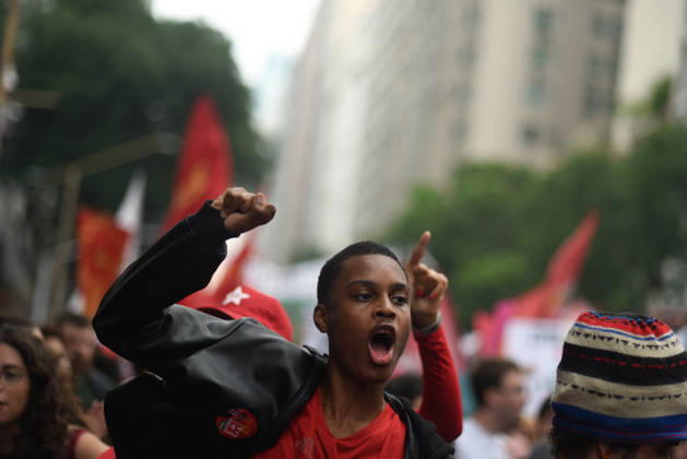 Thousands of demonstrators gathered in downtown Rio de Janeiro RIO DE JANEIRO, BRAZIL - OCTOBER 7: Thousands of demonstrators gathered in downtown in support of presidential candidate Luiz Inacio Lula da Silva (PT) ahead of the second round of Brazil’s presidential election in Rio de Janeiro on October 7, 2026. The demonstration, organized under the name Youth on the Streets for Democracy, began at Candelaria and continued with a march toward Cinelandia. Students gathered at noon for an event organized by the Rio de Janeiro State Students’ Union (UEE-RJ) as a peaceful demonstration in defense of democracy, student rights, education and equality. Fabio Teixeira Anadolu Rio de Janeiro Brazil. Editorial use only. Please get in touch for an  Copyright: x2026xAnadoluxFabioxTeixeirax