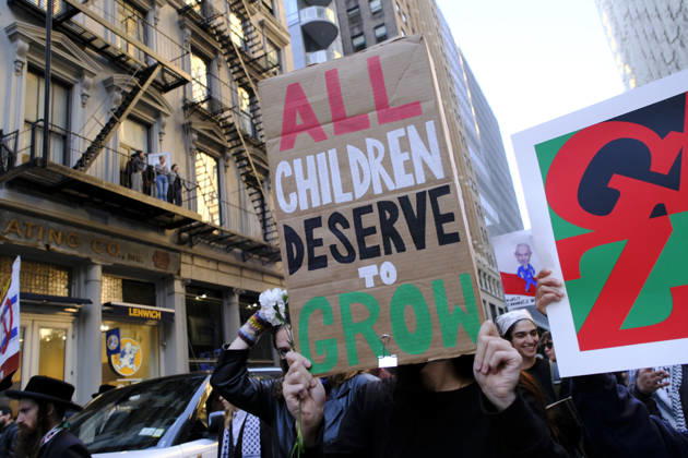 NEW YORK, NY - OCTOBER 7: Anti-Israeli and pro-Palestinian protestors converge during a vigil on the third anniversary of Hamas™ Oct. 7 attack in New York City on October 7, 2026. Copyright: xKatiexGodowskix