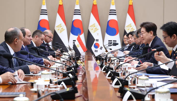S. Korea-Egypt summit S. Korea-Egypt summit South Korean President Lee Jae Myung (2nd from R) holds summit talks with Egyptian President Abdel Fattah El-Sisi (2nd from L) at the presidential office Cheong Wa Dae in Seoul on Oct. 8, 2026. (Yonhap) 2026-10-08 11:27:44 <Copyright ¨Ï 1980-2026 YONHAPNEWS AGENCY. .> ¼­¿ïÆ¯º°½Ã EDITORIAL USE ONLY  Copyright: xx Korea-Egypt ???x yonphotos257509