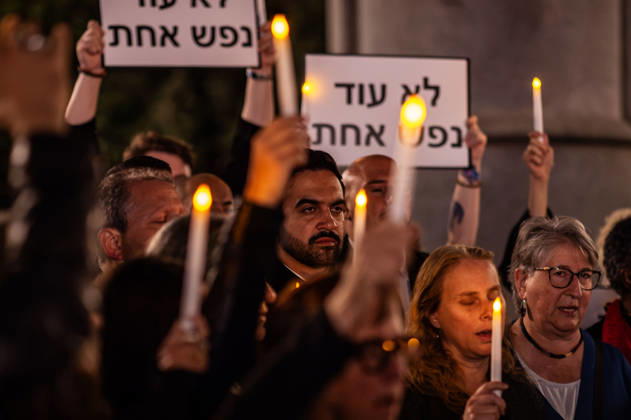 October 7, 2026, New York, New York, USA: The Union Square candlelight vigil organized by the group Israelis for Peace on October 7th 2026 went on in spite of loud protests by pro-Palestinian activists. Several public officials, including New York City mayor ZOHRAN MAMDANI, joined the group in commemorating the Israeli lives lost on Ocotober 7th 2023 despite the protests. NYC Mayor ZOHRAN MAMDANI stands amongst vigil participants holding up their candles. New York USA  - ZUMAh214 20261007_znp_h214_003 Copyright: xSDxHerzogx