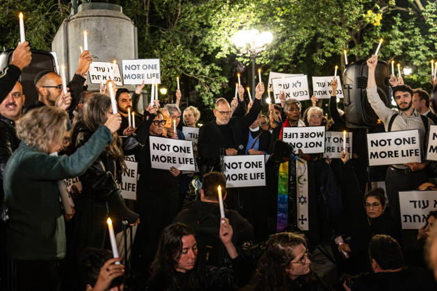 October 7, 2026, New York, New York, USA: The Union Square candlelight vigil organized by the group Israelis for Peace on October 7th 2026 went on in spite of loud protests by pro-Palestinian activists. Several public officials, including New York City mayor ZOHRAN MAMDANI, joined the group in commemorating the Israeli lives lost on Ocotober 7th 2023 despite the protests. New York USA  - ZUMAh214 20261007_znp_h214_009 Copyright: xSDxHerzogx