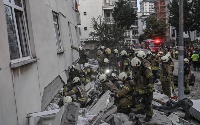 Partial collapse occurs in 7-story building in Istanbul s Maltepe district ISTANBUL, TURKIYE - OCTOBER 8: Search and rescue teams continue efforts to locate and rescue people trapped under the rubble as an injured person is taken to a hospital by ambulance after the lower floors of a seven-story building partially collapse in the Maltepe district of Istanbul, Turkiye, on October 8, 2026. Murat Sengul Anadolu Istanbul Turkey. Editorial use only. Please get in touch for any other usage.  Copyright: x2026xAnadoluxMuratxSengulx