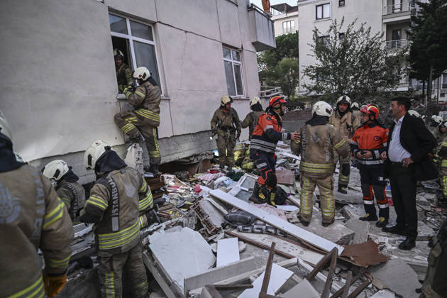 Partial collapse occurs in 7-story building in Istanbul s Maltepe district ISTANBUL, TURKIYE - OCTOBER 8: Search and rescue teams continue efforts to locate and rescue people trapped under the rubble as an injured person is taken to a hospital by ambulance after the lower floors of a seven-story building partially collapse in the Maltepe district of Istanbul, Turkiye, on October 8, 2026. Murat Sengul Anadolu Istanbul Turkey. Editorial use only. Please get in touch for any other usage.  Copyright: x2026xAnadoluxMuratxSengulx