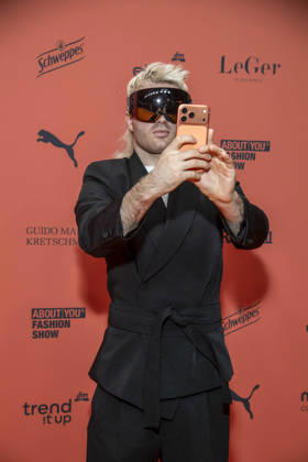ABB ABOUTYOU Ski Aggu as a guest on the orange carpet at the ABOUT YOU Opera Fashion Show at the Admiralspalast on October 7, 2026, in Berlin, Germany