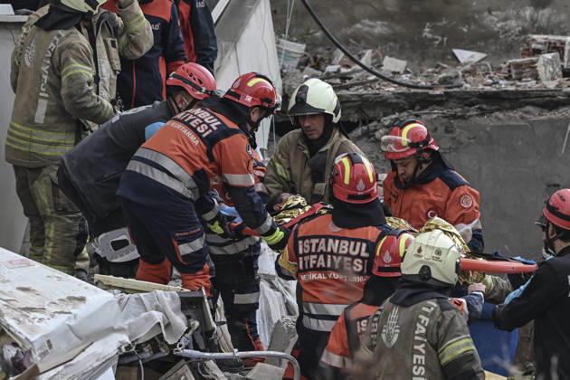 Partial collapse occurs in 7-story building in Istanbul s Maltepe district ISTANBUL, TURKIYE - OCTOBER 08: Rescue teams carry an injured child on a stretcher during ongoing search and rescue operations at a seven-story building that partially collapsed in the Maltepe district of Istanbul, Turkiye, on October 08, 2026. Five people have been rescued alive from the rubble and taken to hospitals, while 10 others have been safely evacuated from the upper floors. Seven people are believed to remain trapped under the debris, with rescue teams establishing contact with four of them. Murat Sengul Anadolu Istanbul Turkey. Editorial use only. Please get in touch for any other usage.  Copyright: x2026xAnadoluxMuratxSengulx