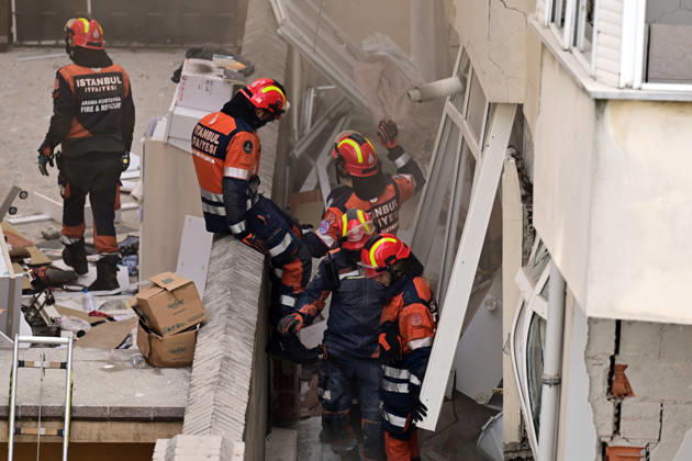 Partial collapse occurs in 7-story building in Istanbul s Maltepe district ISTANBUL, TURKIYE - OCTOBER 8: Search and rescue personnel, including firefighters, AFAD, UMKE, and police teams continue to operate at the site of a partial building collapse in the Cevizli neighborhood of Maltepe district, Istanbul, Turkiye on October 8, 2026. Trapped residents on the unaffected upper floors were evacuated while emergency teams initiated search and rescue efforts beneath the collapsed lower levels. Ten people were rescued alive from the rubble, while officials confirmed two fatalities as of late morning. Serhat Cagdas Anadolu Istanbul Turkey. Editorial use only. Please get in touch for any other usage.  Copyright: x2026xAnadoluxSerhatxCagdasx