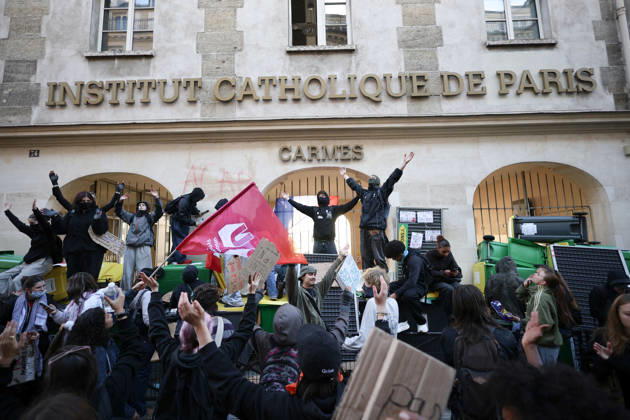 Catholic Institute of Paris Blockade - Paris Students blocking campus of Catholic Institute of Paris ( Institut Catholique de Paris ) in Paris, on October 8, 2026 as they continue their protest to demand the hiring of substitute teachers, increased resources, and decent learning conditions. Photo by Raphael Lafargue ABACAPRESS.COM Paris Ile-de-France France Copyright: xLafarguexRaphael ABACAx