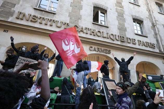 Catholic Institute of Paris Blockade - Paris Students blocking campus of Catholic Institute of Paris ( Institut Catholique de Paris ) in Paris, on October 8, 2026 as they continue their protest to demand the hiring of substitute teachers, increased resources, and decent learning conditions. Photo by Raphael Lafargue ABACAPRESS.COM Paris Ile-de-France France Copyright: xLafarguexRaphael ABACAx