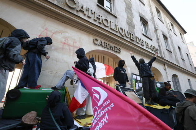 Catholic Institute of Paris Blockade - Paris Students blocking campus of Catholic Institute of Paris ( Institut Catholique de Paris ) in Paris, on October 8, 2026 as they continue their protest to demand the hiring of substitute teachers, increased resources, and decent learning conditions. Photo by Raphael Lafargue ABACAPRESS.COM Paris Ile-de-France France Copyright: xLafarguexRaphael ABACAx