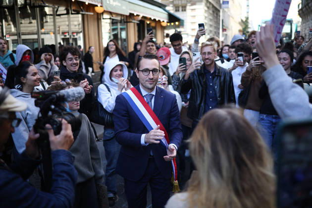 Catholic Institute of Paris Blockade - Paris La France Insoumise - Nouveau Front Populaire s MP Antoine Leaument pictured as students blocking campus of Catholic Institute of Paris ( Institut Catholique de Paris ) in Paris, on October 8, 2026 as they continue their protest to demand the hiring of substitute teachers, increased resources, and decent learning conditions. Photo by Raphael Lafargue ABACAPRESS.COM Paris Ile-de-France France Copyright: xLafarguexRaphael ABACAx