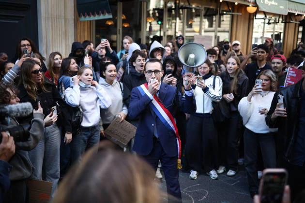 Catholic Institute of Paris Blockade - Paris La France Insoumise - Nouveau Front Populaire s MP Antoine Leaument pictured as students blocking campus of Catholic Institute of Paris ( Institut Catholique de Paris ) in Paris, on October 8, 2026 as they continue their protest to demand the hiring of substitute teachers, increased resources, and decent learning conditions. Photo by Raphael Lafargue ABACAPRESS.COM Paris Ile-de-France France Copyright: xLafarguexRaphael ABACAx