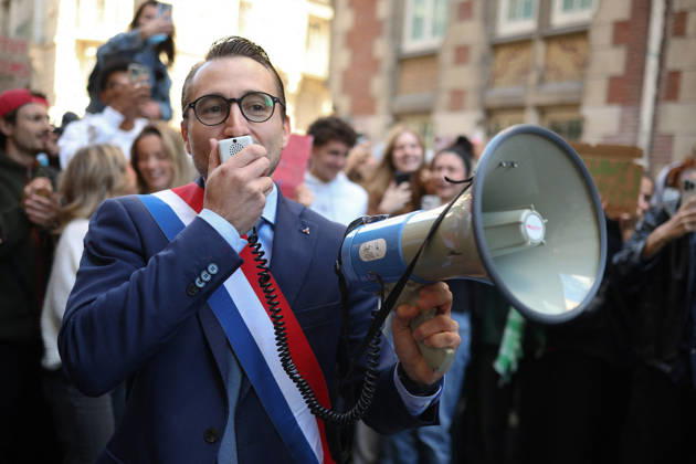 Catholic Institute of Paris Blockade - Paris La France Insoumise - Nouveau Front Populaire s MP Antoine Leaument pictured as students blocking campus of Catholic Institute of Paris ( Institut Catholique de Paris ) in Paris, on October 8, 2026 as they continue their protest to demand the hiring of substitute teachers, increased resources, and decent learning conditions. Photo by Raphael Lafargue ABACAPRESS.COM Paris Ile-de-France France Copyright: xLafarguexRaphael ABACAx