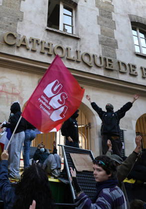 Catholic Institute of Paris Blockade - Paris Students blocking campus of Catholic Institute of Paris ( Institut Catholique de Paris ) in Paris, on October 8, 2026 as they continue their protest to demand the hiring of substitute teachers, increased resources, and decent learning conditions. Photo by Raphael Lafargue ABACAPRESS.COM Paris Ile-de-France France Copyright: xLafarguexRaphael ABACAx