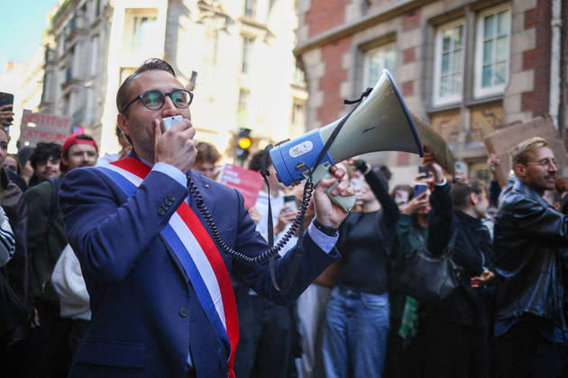 Catholic Institute of Paris Blockade - Paris La France Insoumise - Nouveau Front Populaire s MP Antoine Leaument pictured as students blocking campus of Catholic Institute of Paris ( Institut Catholique de Paris ) in Paris, on October 8, 2026 as they continue their protest to demand the hiring of substitute teachers, increased resources, and decent learning conditions. Photo by Raphael Lafargue ABACAPRESS.COM Paris Ile-de-France France Copyright: xLafarguexRaphael ABACAx