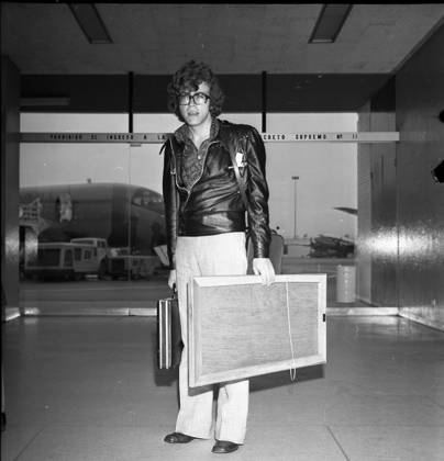 ElComercioPeru LIMA, DECEMBER 21, 1970 ITALIAN SINGER PIERO AT JORGE CHAVEZ AIRPORT PHOTO: EL COMERCIO LIMA PERU EDITORIAL USE ONLY  Copyright: xGDA ElxComercio Perux-xTodosxlosxderechosxreservados.xProhibidoxelxusoxoxreproduccionxdexestaximagenxenxPerux ELxCOMERCIOx peelcomerciopic131925