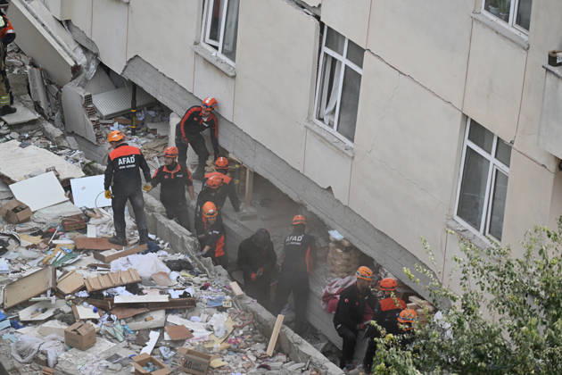 Partial collapse occurs in 7-story building in Istanbul s Maltepe district ISTANBUL, TURKIYE - OCTOBER 8: Search and rescue personnel, including firefighters, AFAD, UMKE, and police teams, operate at the site of a partial building collapse in the Cevizli neighborhood of Maltepe district, Istanbul, Turkiye on October 8, 2026. Trapped residents on the unaffected upper floors were evacuated while emergency teams initiated search and rescue efforts beneath the collapsed lower levels. Ten people were rescued alive from the rubble, while officials confirmed two fatalities as of late morning. Ahmet Okatali Anadolu Istanbul Turkey. Editorial use only. Please get in touch for any other usage. Copyright: x2026xAnadoluxAhmetxOkatalix
