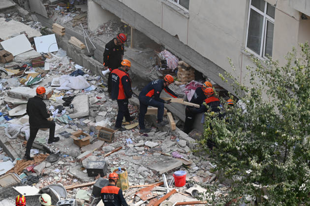 Partial collapse occurs in 7-story building in Istanbul s Maltepe district ISTANBUL, TURKIYE - OCTOBER 8: Search and rescue personnel, including firefighters, AFAD, UMKE, and police teams, operate at the site of a partial building collapse in the Cevizli neighborhood of Maltepe district, Istanbul, Turkiye on October 8, 2026. Trapped residents on the unaffected upper floors were evacuated while emergency teams initiated search and rescue efforts beneath the collapsed lower levels. Ten people were rescued alive from the rubble, while officials confirmed two fatalities as of late morning. Ahmet Okatali Anadolu Istanbul Turkey. Editorial use only. Please get in touch for any other usage. Copyright: x2026xAnadoluxAhmetxOkatalix