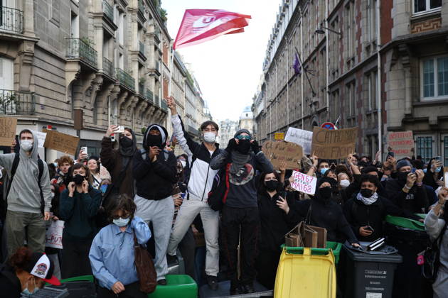 Catholic Institute of Paris and Paris-Panthéon-Assas Students Protest - Paris Students from the Catholic Institute of Paris and Paris-Panthéon-Assas University gather outside Paris-Panthéon-Assas University during a demonstration in support of high school students. The protesters are demanding the hiring of substitute teachers, increased resources, and decent learning conditions. Paris, France, October 8, 2026. Photo by Raphael Lafargue ABACAPRESS.COM Paris Ile-de-France France Copyright: xLafarguexRaphael ABACAx
