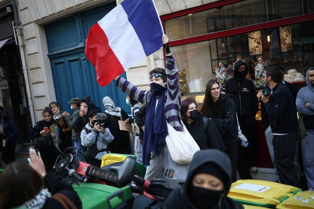 Catholic Institute of Paris and Paris-Panthéon-Assas Students Protest - Paris Students from the Catholic Institute of Paris and Paris-Panthéon-Assas University gather outside Paris-Panthéon-Assas University during a demonstration in support of high school students. The protesters are demanding the hiring of substitute teachers, increased resources, and decent learning conditions. Paris, France, October 8, 2026. Photo by Raphael Lafargue ABACAPRESS.COM Paris Ile-de-France France Copyright: xLafarguexRaphael ABACAx