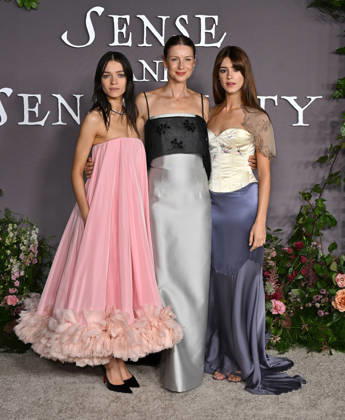 ˜Sense and Sensibility™ Los Angeles Premiere Esme Creed-Miles, Caitriona Balfe and Daisy Edgar-Jones arriving at the Sense and Sensibility Los Angeles premiere held at the United Theatre in Los Angeles, Ca. on October 7, 2026. Los Angeles United Theatre California USA Copyright: xStarbuck xAFF-USA.COMx