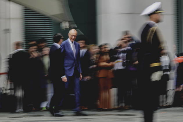 R. L. Friedrich Merz of the CDU, Chancellor of Germany, and Andrew Burnham, Prime Minister of the United Kingdom, photographed during a reception with military honors at the Federal Chancellery in Berlin, October 8, 2026, Berlin, Germany Copyright: xFlorianxGaertnerx
