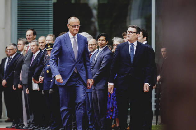 L R Friedrich Merz, CDU, Chancellor of Germany, and Andrew Burnham, Prime Minister of the United Kingdom, photographed during a reception with military honors at the Federal Chancellery in Berlin, October 8, 2026, Berlin, Germany Copyright: xFlorianxGaertnerx